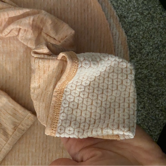 Nike cold weather DriFit running top. Size small. Light pink. - Picture 4 of 7